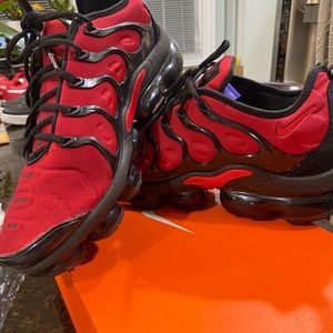 Make air vapor max plus university red black